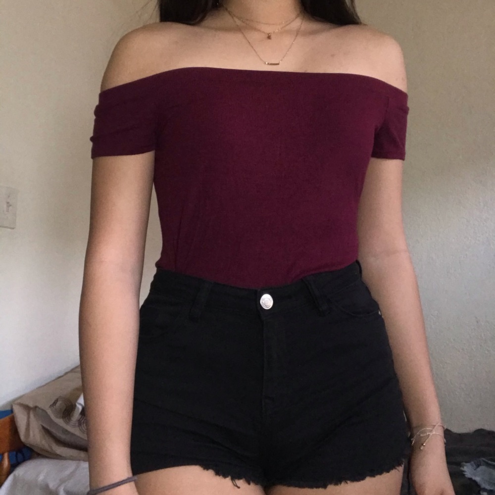 Off-the-shoulder Top